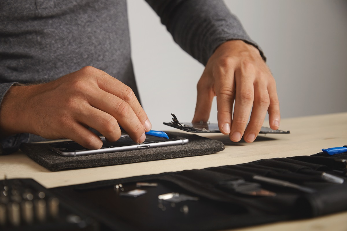 Serwis telefonów – od czego zależy cena poszczególnych usług?