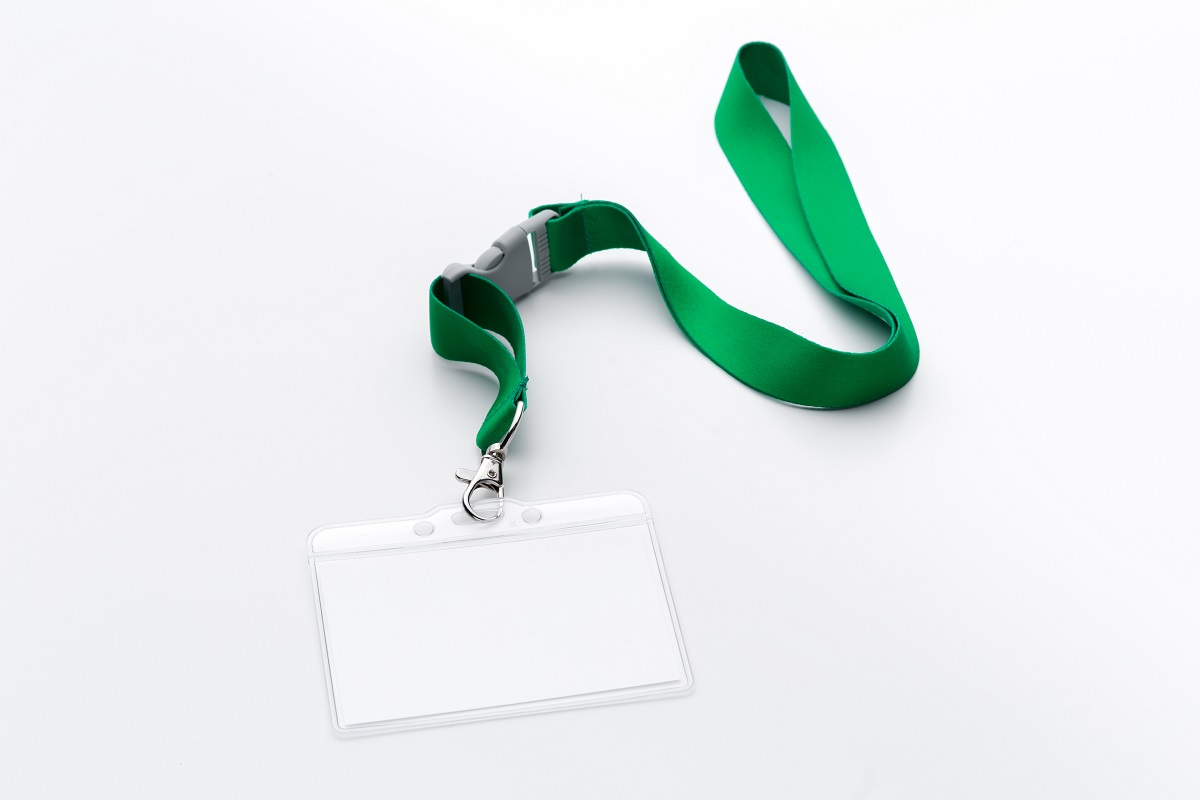 Identyfikatorów przy smyczach: jaki format plakietki wydrukować?